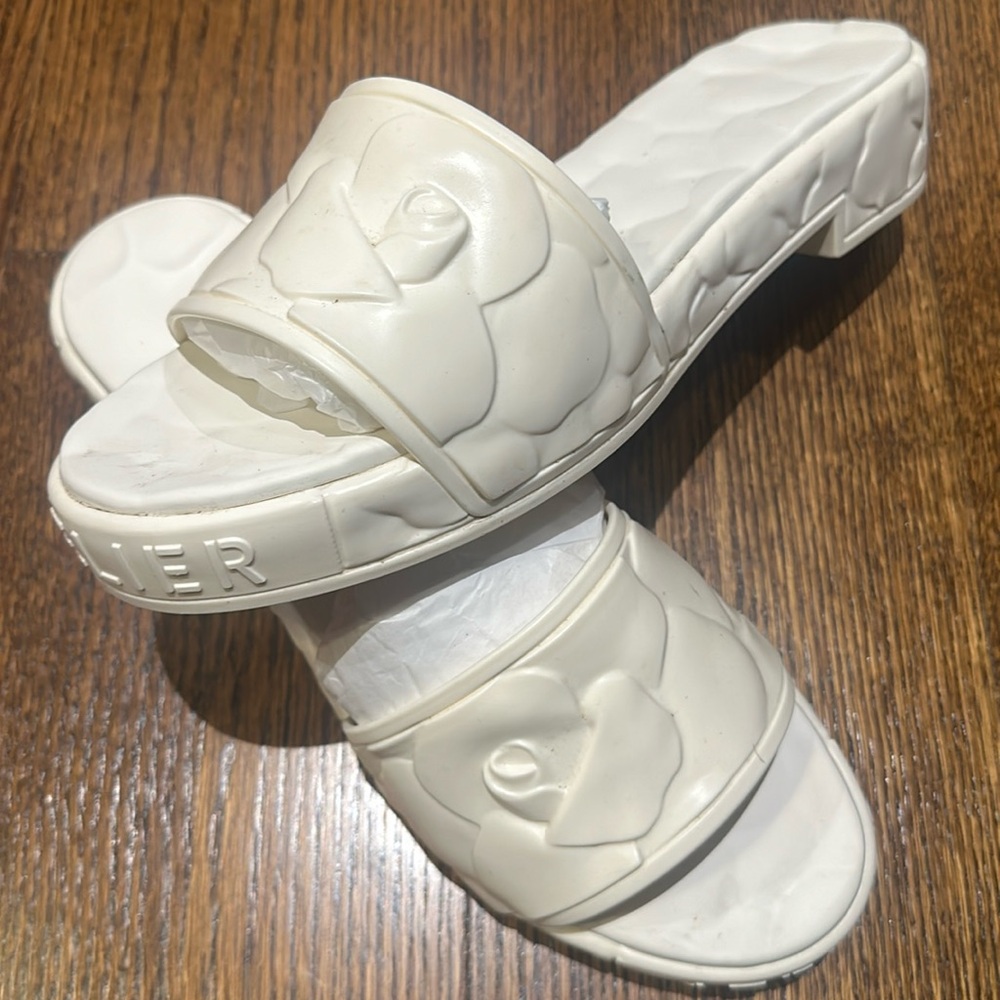 Valentino Garavani Platform Sculpted Poolside Mules in Avorio